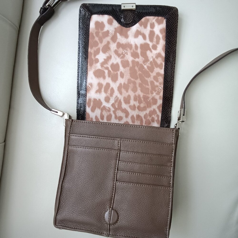 B. Makowsky Crossbody Bag Brown Leather - Picture 3 of 6